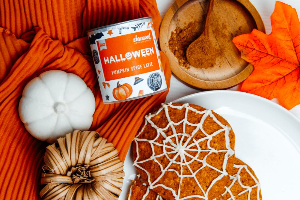Pumpkin Spice Cookies mit BIO Halloween Pumpkin Spice Latte von ehrenwort. Genussmomente|Pumpkin Spice Cookies mit BIO Halloween Pumpkin Spice Latte von ehrenwort. Genussmomente