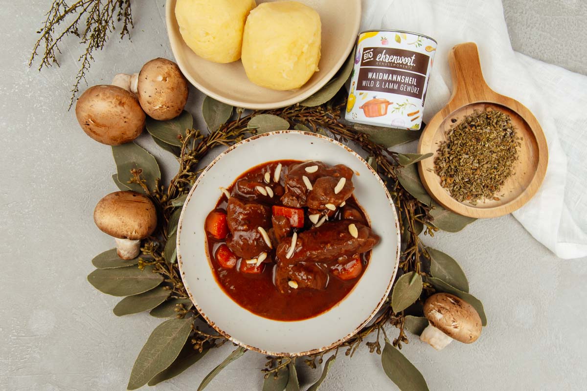 Rehragout mit Schokolade und BIO Waidmannsheil Wildfleisch Gewürz von ehrenwort. Genussmomente|