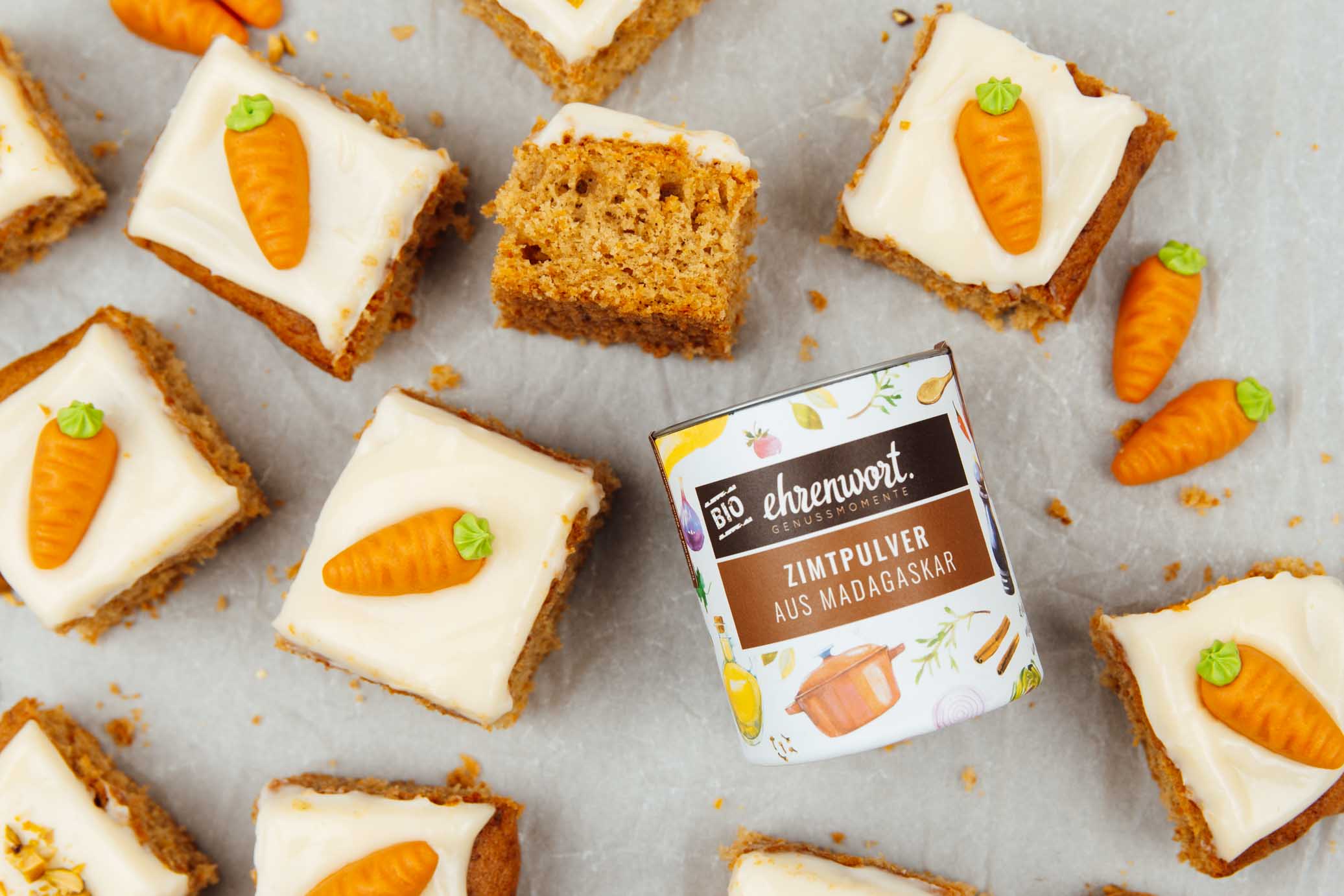 Saftiger Rübli Kuchen mit Zimtpulver